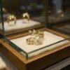 Embrace Italian elegance with this gold-plated wrap ring, featuring two graceful olive branches adorned with sparkling accents. Timeless, delicate, and effortlessly chic.